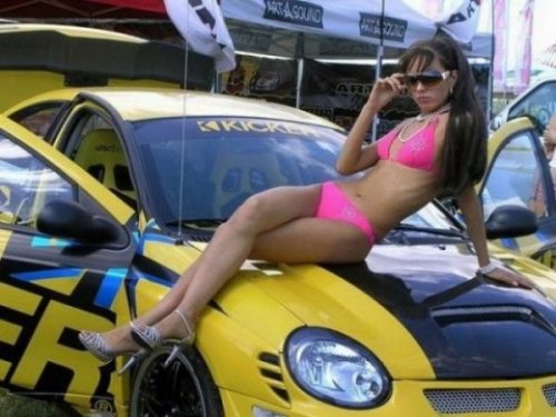 Девушки с автошоу